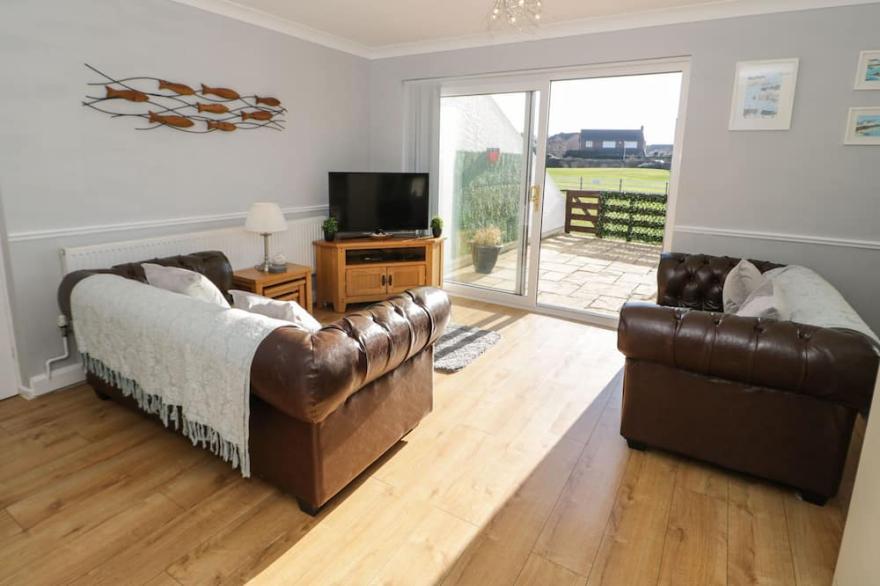 BEACH HOUSE (TY TRAETH), pet friendly, with a garden in Deganwy
