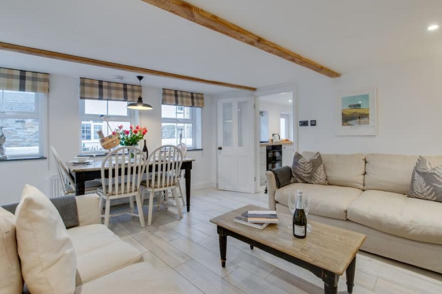 Captains Cottage - Three Bedroom House, Sleeps 4