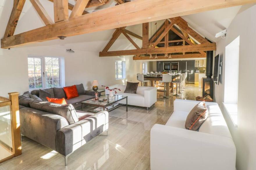 LOWER TUNDRIDGE COTTAGE, family friendly, with hot tub in Suckley