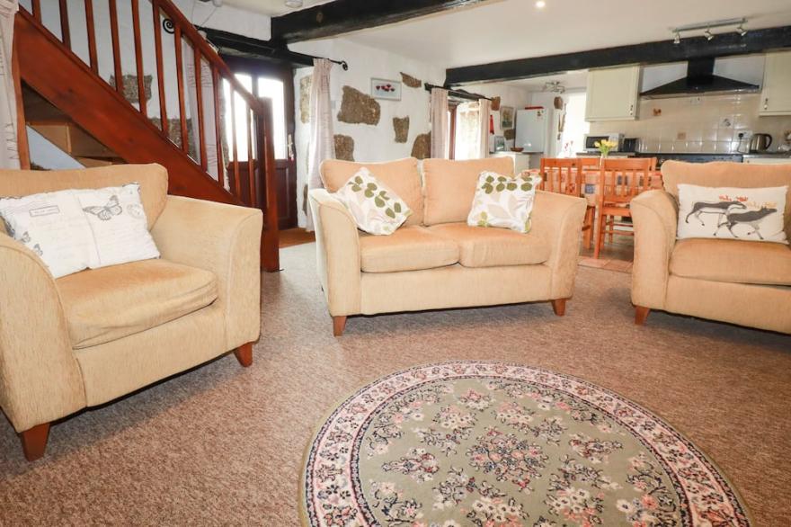 FOXES, family friendly, character holiday cottage in Lanivet