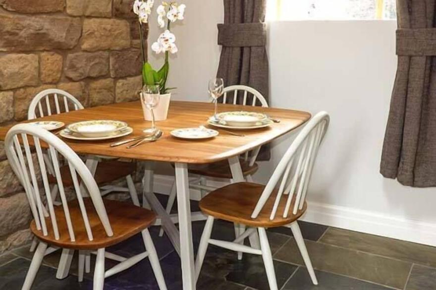 HERDWICK'S BARN, pet friendly, character holiday cottage in Ramshorn