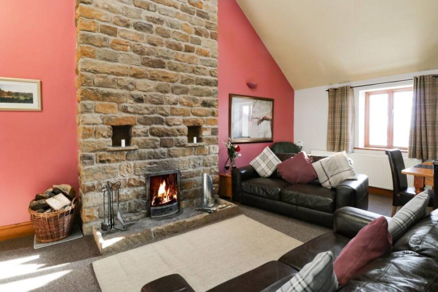 THE OLD CART HOUSE, pet friendly, with open fire in Farndale