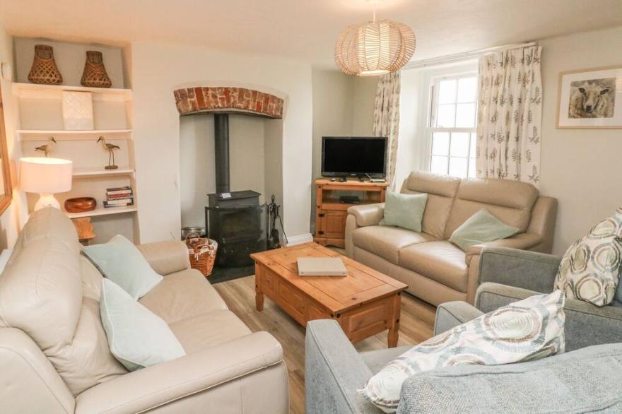 PARTRIDGE COTTAGE, pet friendly, with open fire in Ilfracombe