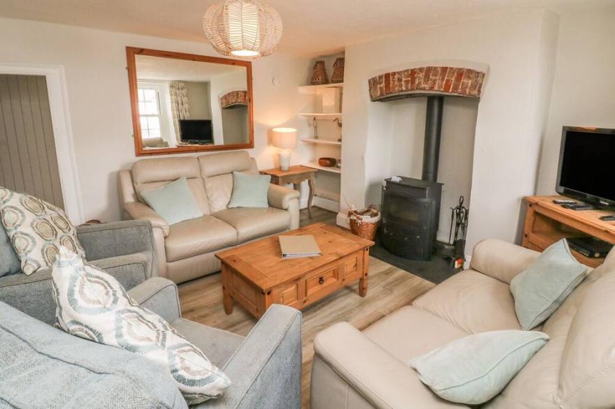 PARTRIDGE COTTAGE, pet friendly, with open fire in Ilfracombe