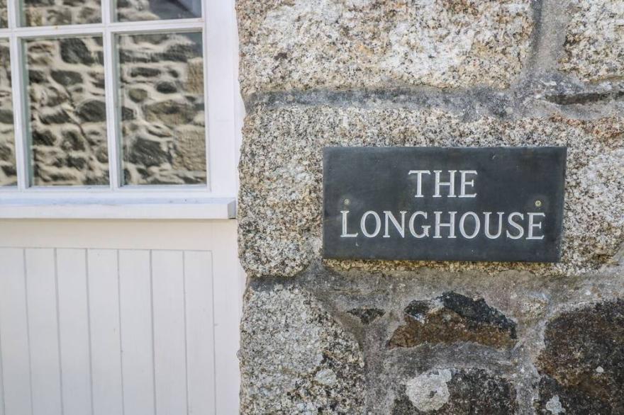 LONGHOUSE, pet friendly, character holiday cottage in St Keverne