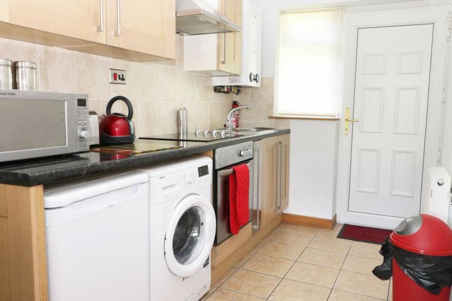 THE BUNGALOW, family friendly, with a garden in Dunnington