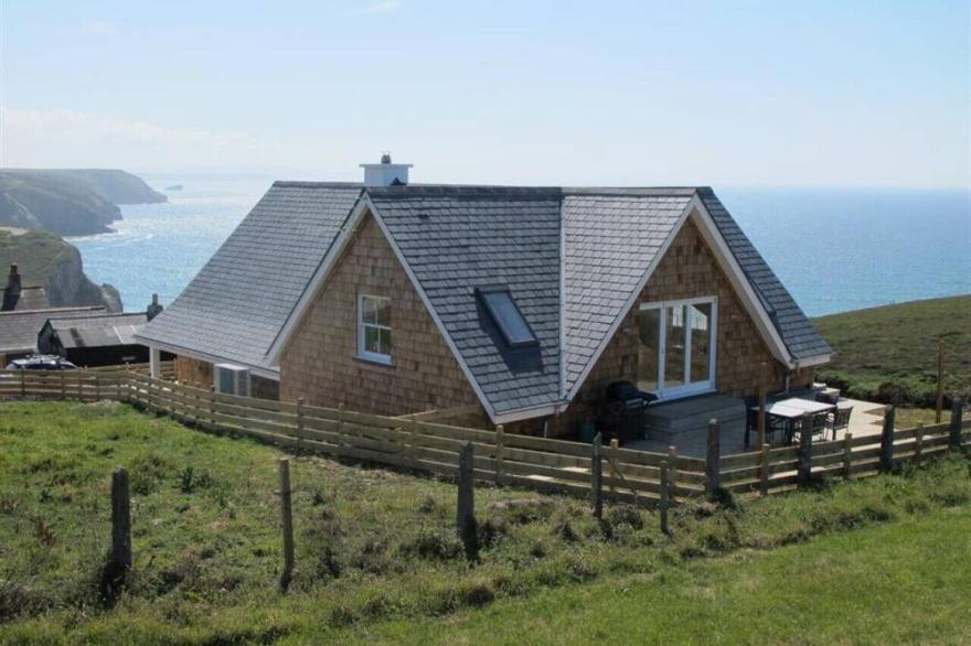Tonga - Four Bedroom House, Sleeps 8