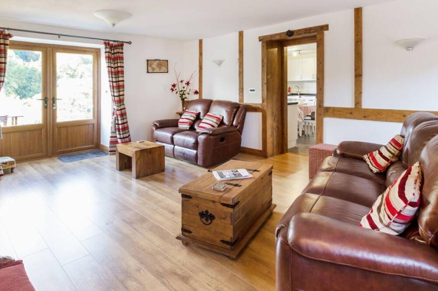 LITTLE COW HOUSE, family friendly, character holiday cottage in Chirk