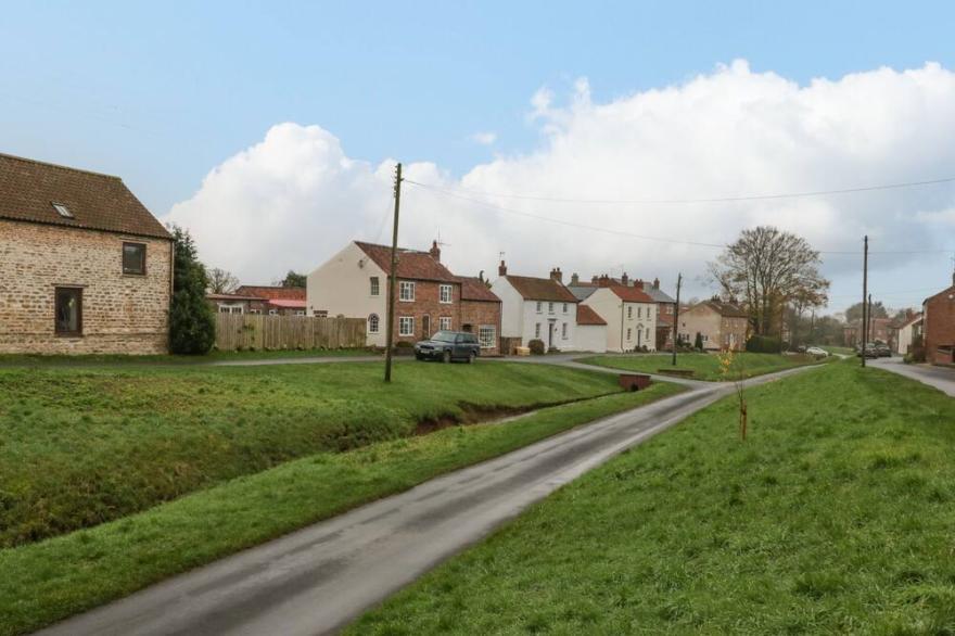 THE OLD CHAPEL, pet friendly, luxury holiday cottage in Bishop Wilton