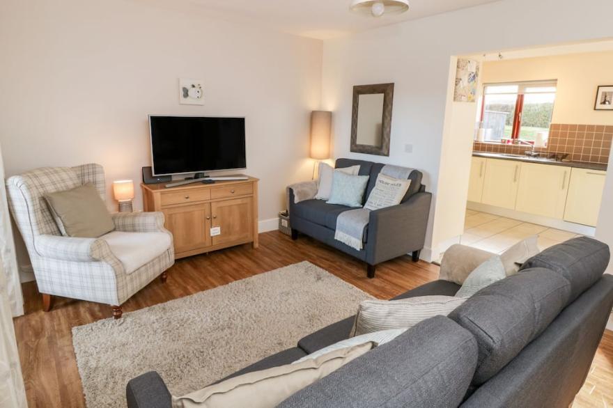 BUFFERS, family friendly, with a garden in Whitby