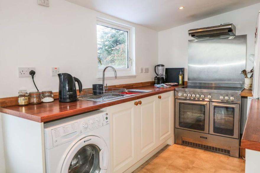 NEWLANDS, pet friendly, with open fire in Archiestown