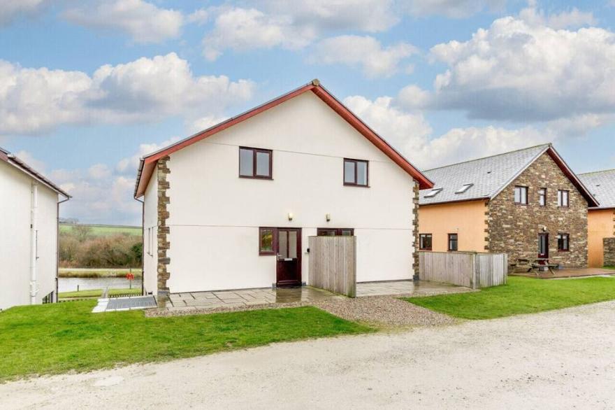 Halcyon Days - Four Bedroom House, Sleeps 8