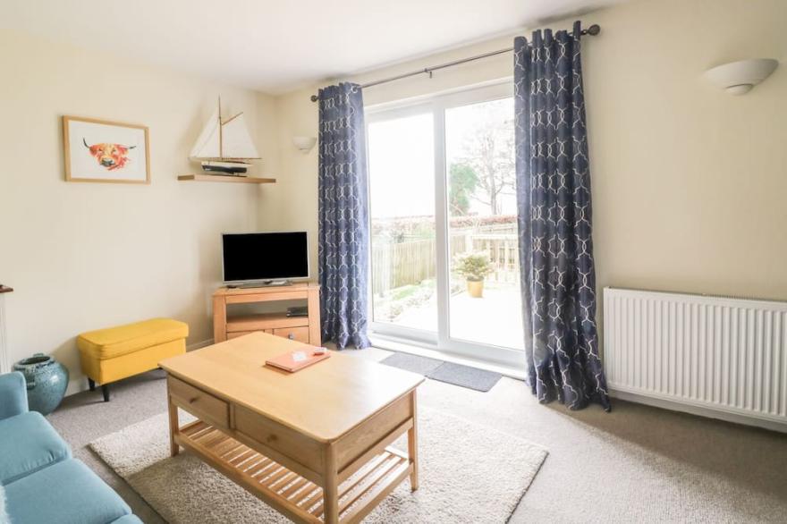 PEBBLE NOOK, pet friendly, country holiday cottage in Onich