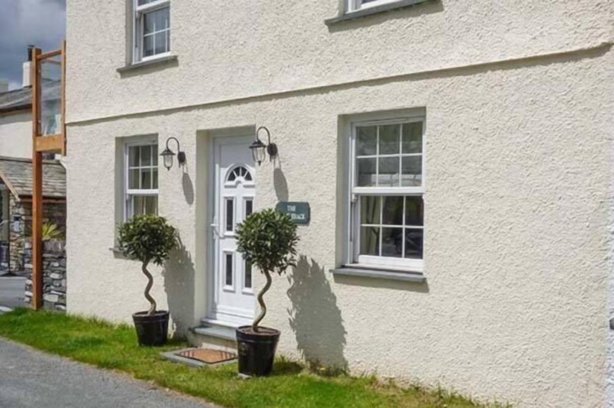 SADDLEBACK, pet friendly, with hot tub in Torver