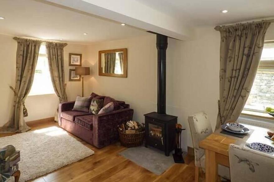 SADDLEBACK, pet friendly, with hot tub in Torver
