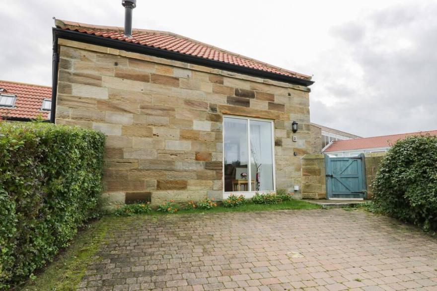 MALLARD COTTAGE, family friendly, with open fire in Whitby