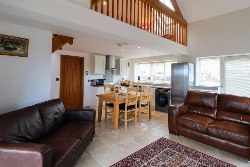 MALLARD COTTAGE, family friendly, with open fire in Whitby