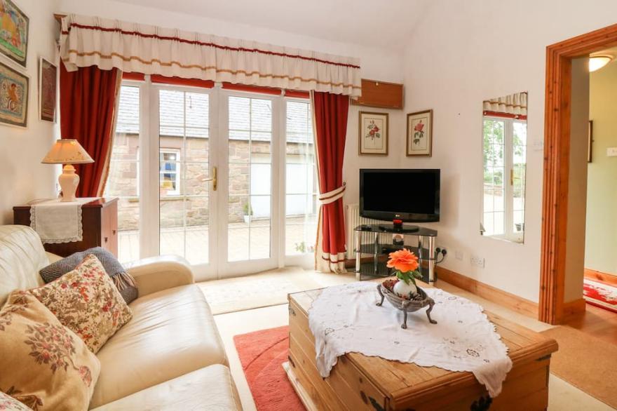 THE COACH HOUSE, pet friendly in Chirnside