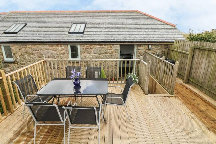 BARNEYS BARN, family friendly, with a garden in Penzance
