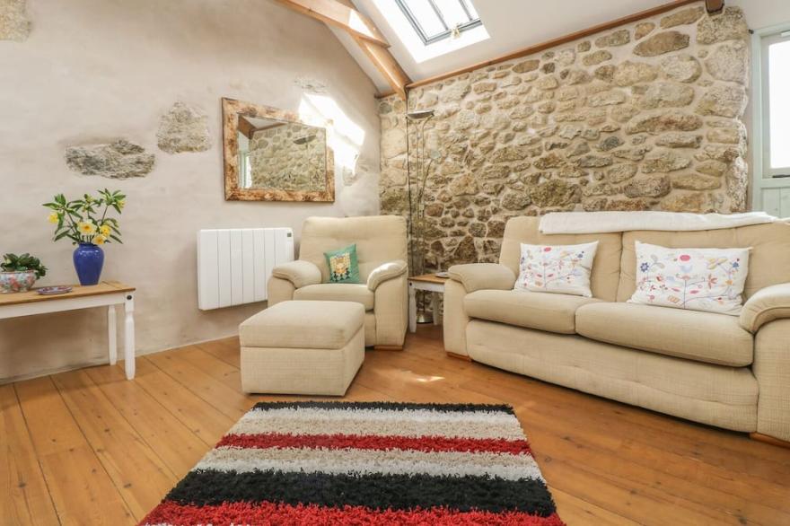BARNEYS BARN, family friendly, with a garden in Penzance