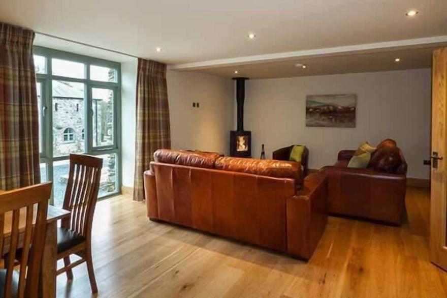 YEW COTTAGE, family friendly, luxury holiday cottage in Backbarrow