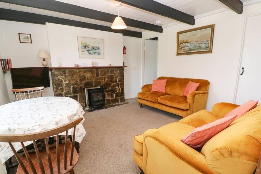 ROSEWALL COTTAGE, family friendly, with a garden in St Ives