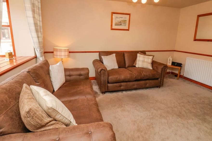 ESKVIEW COTTAGE, family friendly, with a garden in Ruswarp