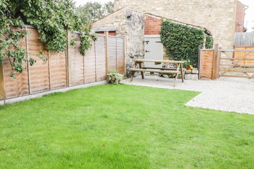 THE OLD CARTWAY, pet friendly, with open fire in Pickering