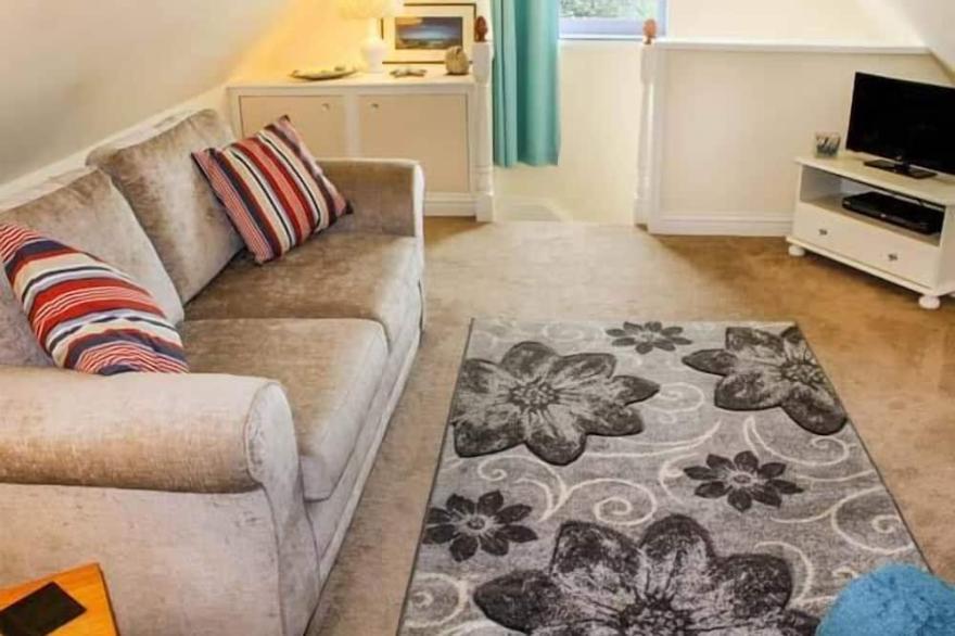 THE HERB GARDEN, romantic, character holiday cottage in Louth