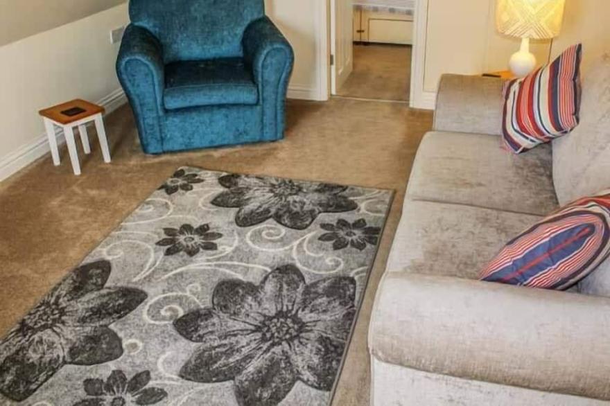 THE HERB GARDEN, romantic, character holiday cottage in Louth