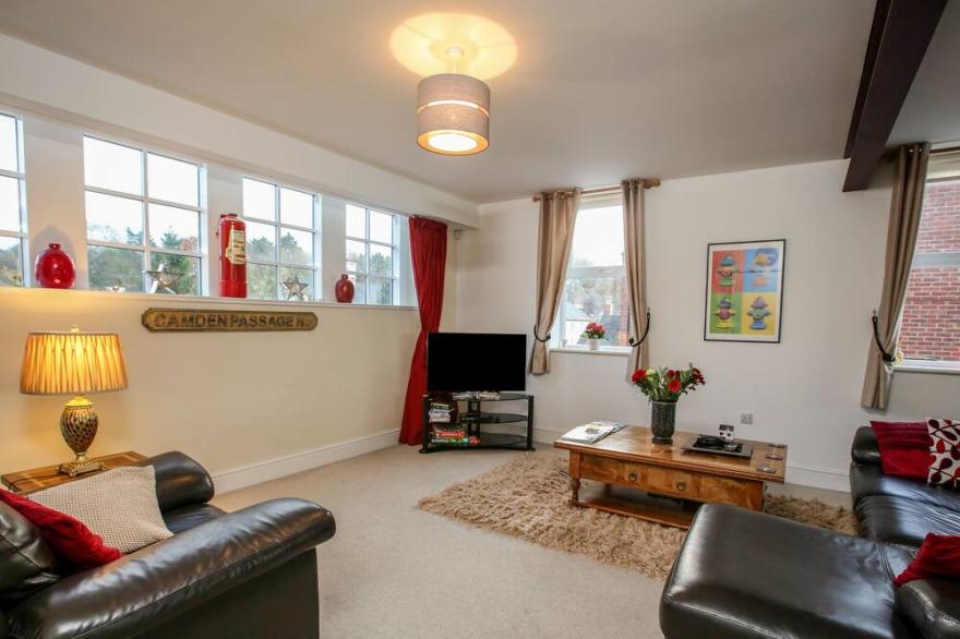 ENGINE ROOM COTTAGE, pet friendly, luxury holiday cottage in Sledmere