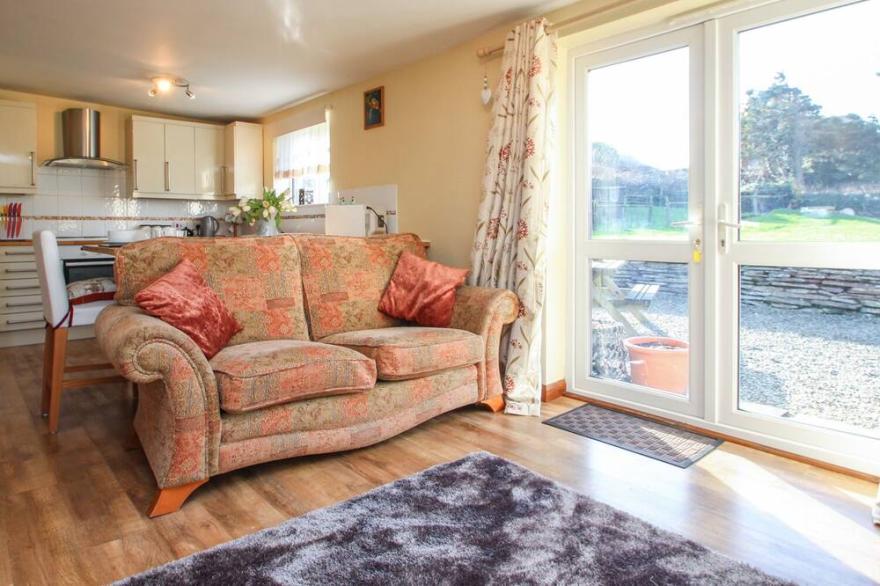 SUNNY CABIN, character holiday cottage, with open fire in Tintagel