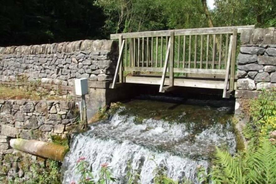 THE MALTHOUSE, family friendly, luxury holiday cottage in Cromford