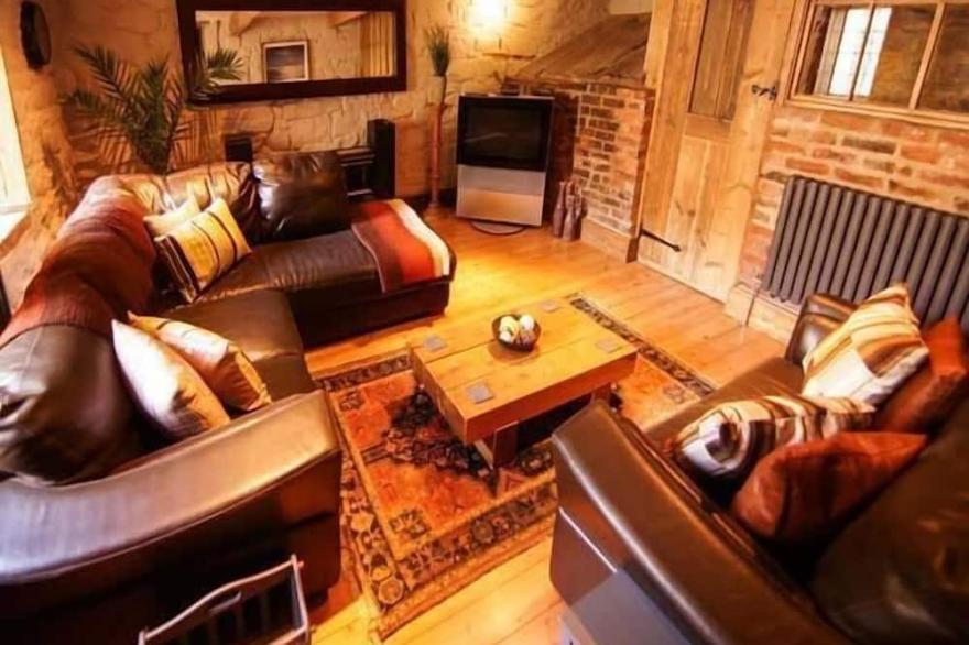 THE MALTHOUSE, family friendly, luxury holiday cottage in Cromford