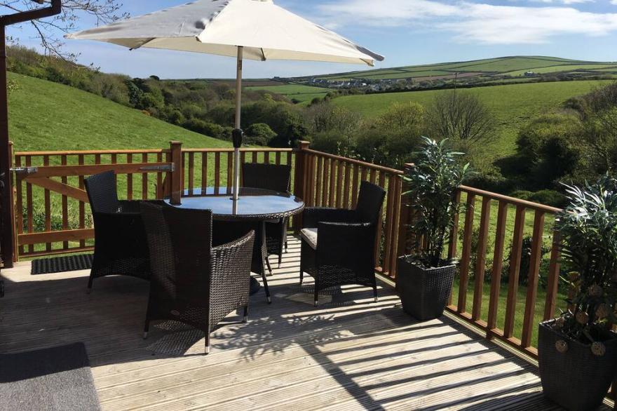 HIDEAWAY LODGE, family friendly, luxury holiday cottage in Tintagel