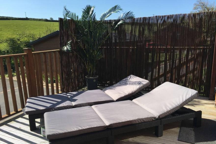 HIDEAWAY LODGE, family friendly, luxury holiday cottage in Tintagel
