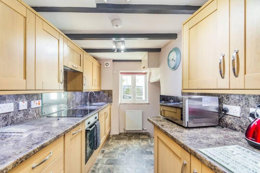 OLD DAME SCHOOL, family friendly, with open fire in Bainbridge