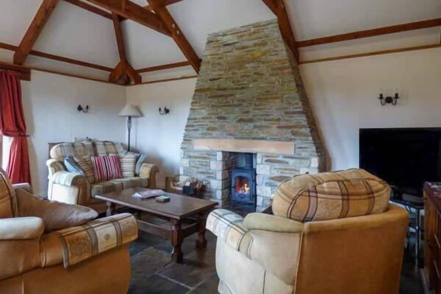 GALOWRAS COTTAGE, pet friendly, with open fire in Mevagissey