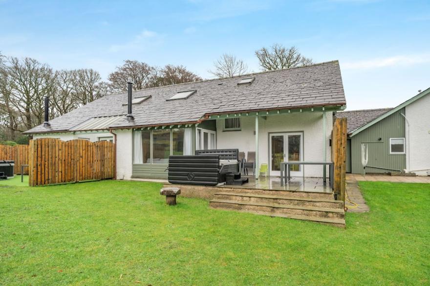 ROWAN - WOODLAND COTTAGES, family friendly in Bowness-On-Windermere