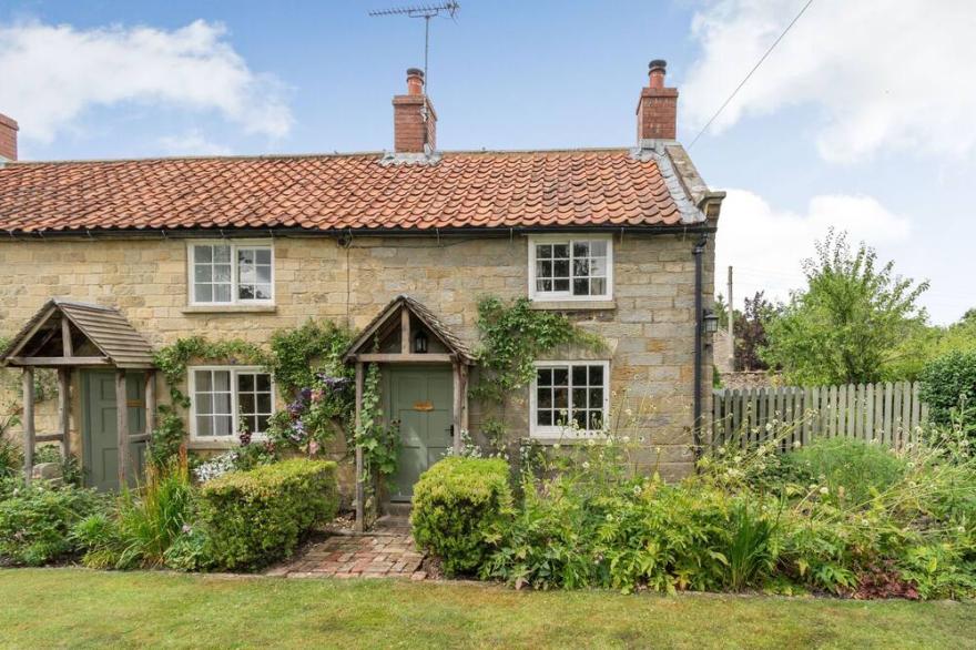 THE OLD WATCHMAKER'S SHOP, pet friendly, with open fire in Cropton