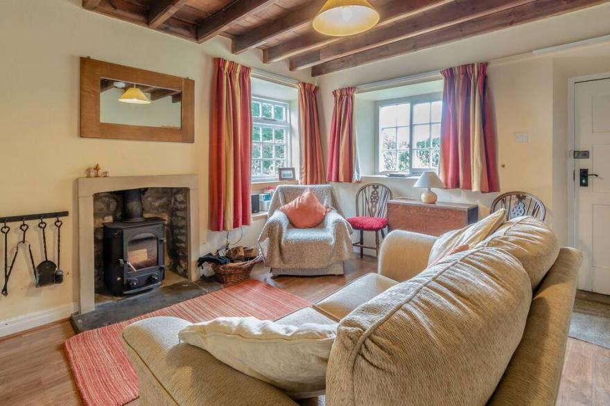 THE OLD WATCHMAKER'S SHOP, pet friendly, with open fire in Cropton