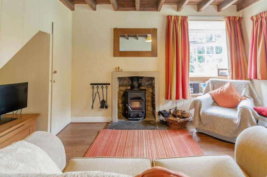 THE OLD WATCHMAKER'S SHOP, pet friendly, with open fire in Cropton