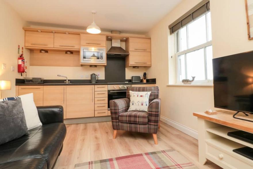 SUNNY BAY, pet friendly, country holiday cottage, with pool in Filey