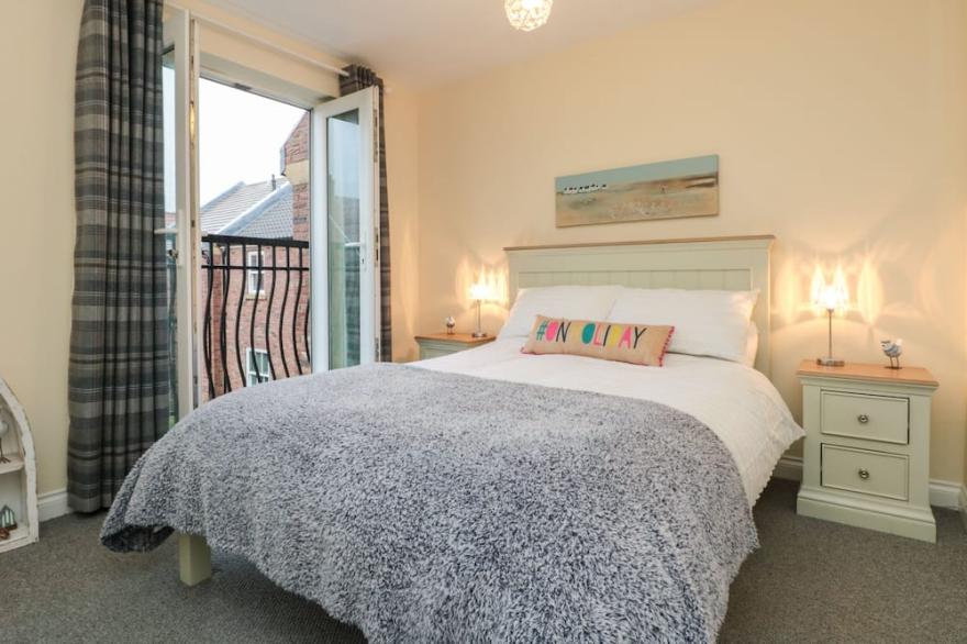 SUNNY BAY, pet friendly, country holiday cottage, with pool in Filey
