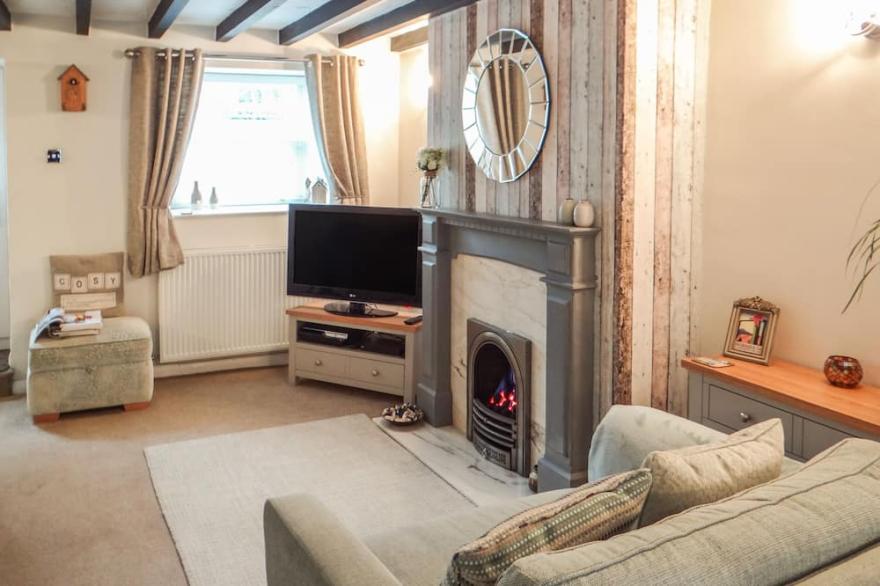 COBBLE COTTAGE, pet friendly, country holiday cottage in Hornsea