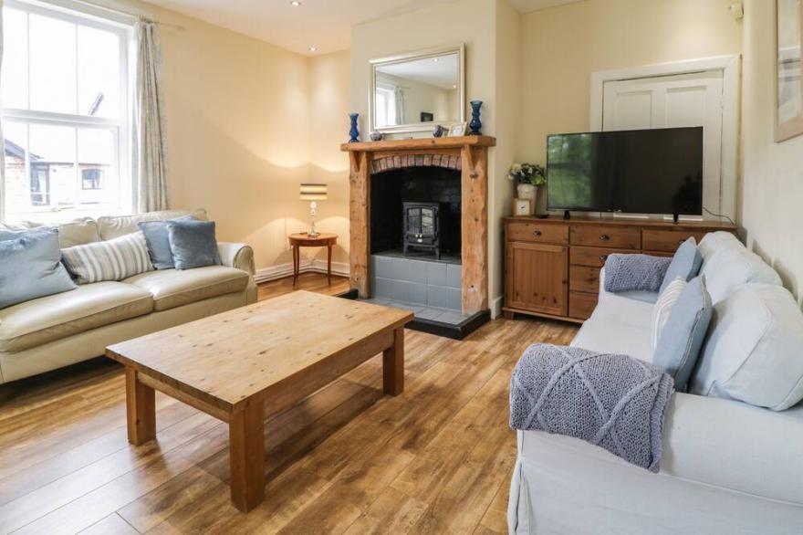 THE MILL HOUSE, pet friendly, character holiday cottage in Carrog