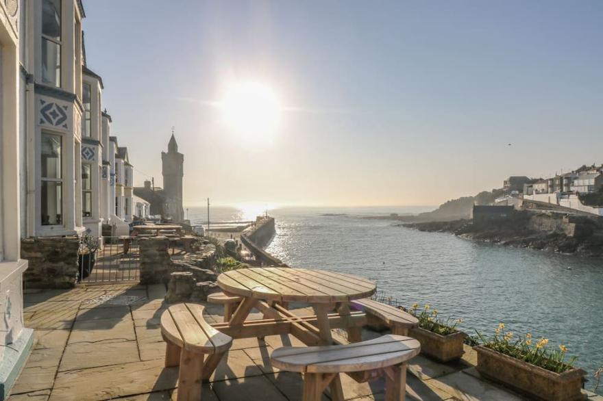 HAVEN, family friendly, country holiday cottage in Porthleven