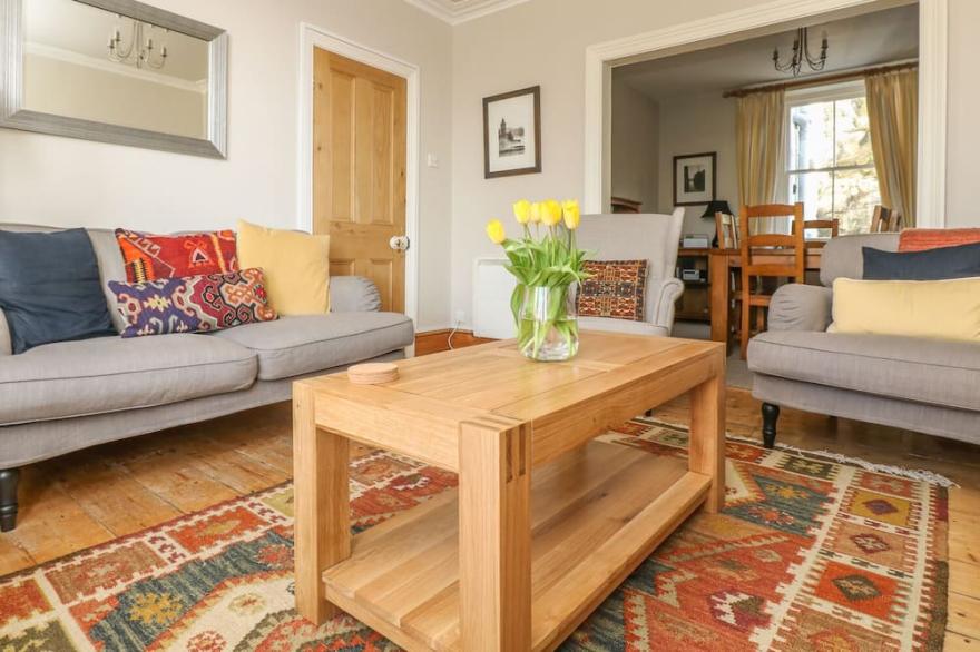HAVEN, family friendly, country holiday cottage in Porthleven