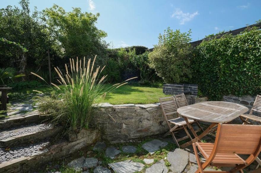 5 BODMIN HILL, pet friendly, character holiday cottage in Lostwithiel