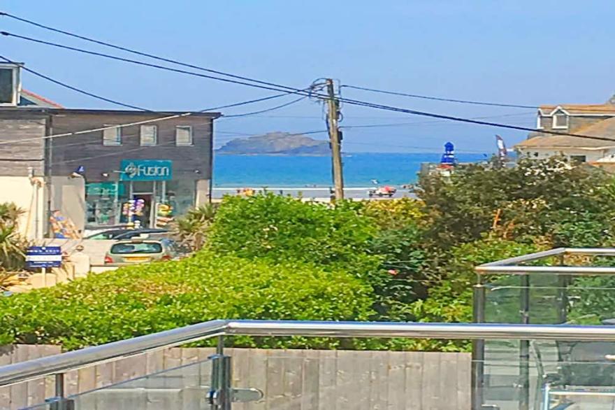 3 The Navigators Sleeps 4 (2 Bedrooms) Only 100 meters from the beach